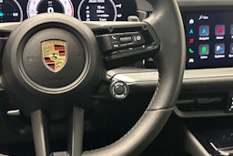 Valkoinen Porsche Cayenne 2024 kuva 11.