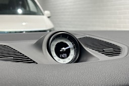 Valkoinen Porsche Cayenne 2024 kuva 19.