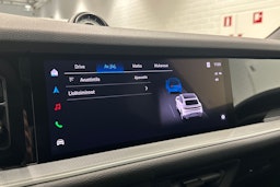 Valkoinen Porsche Cayenne 2024 kuva 21.
