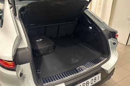 Valkoinen Porsche Cayenne 2024 kuva 23.