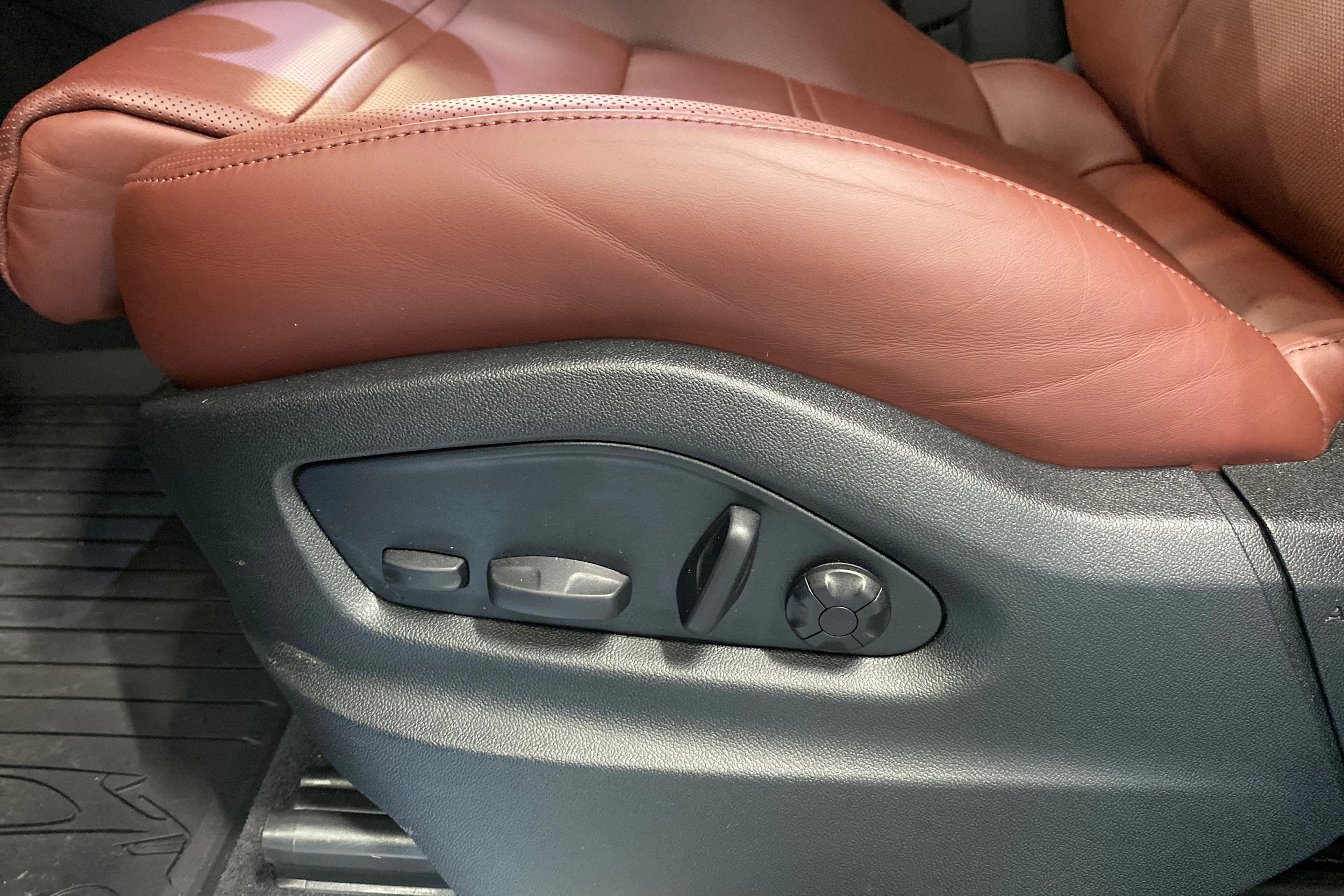 met. musta Porsche Cayenne 2024 kuva 12.