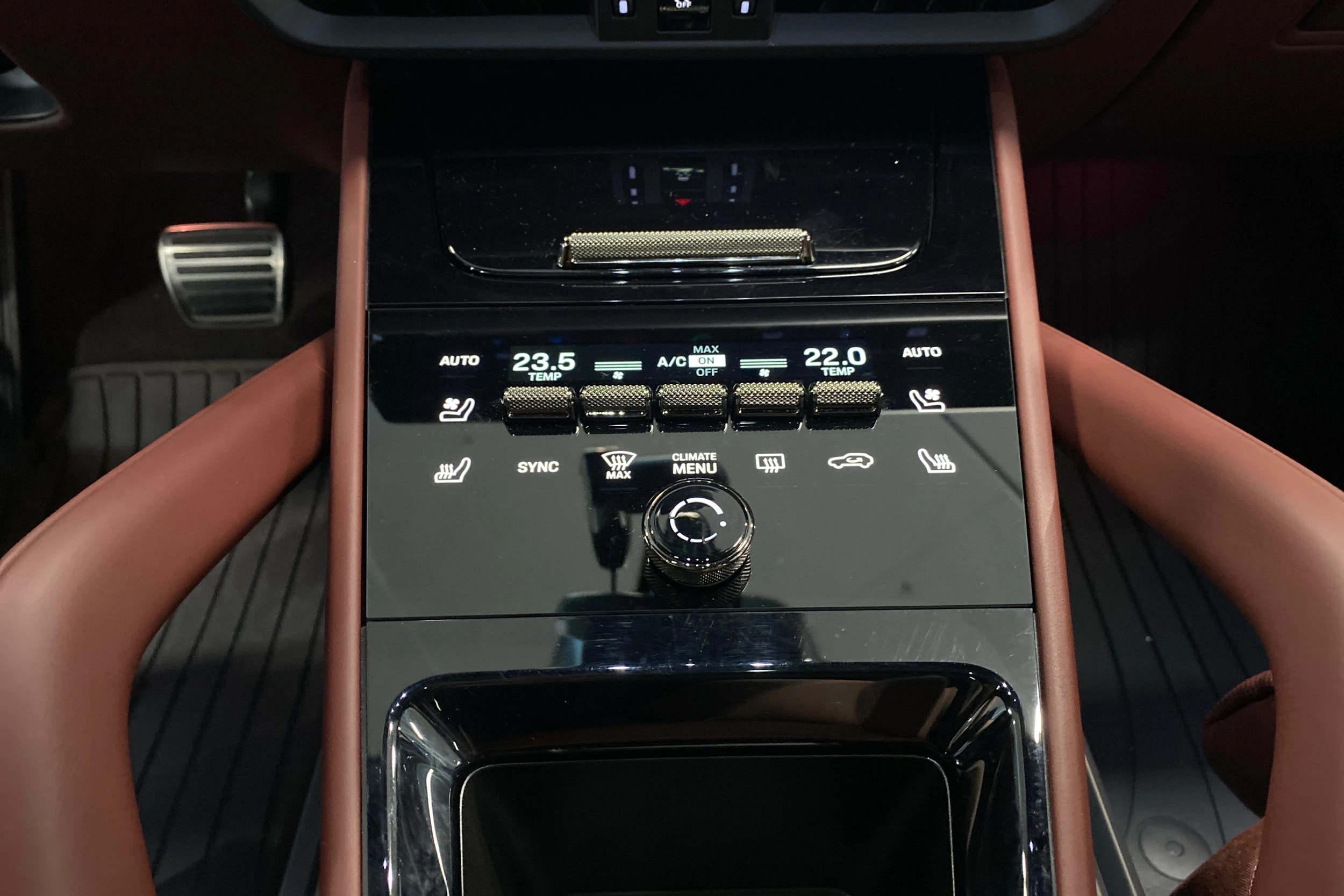 met. musta Porsche Cayenne 2024 kuva 17.