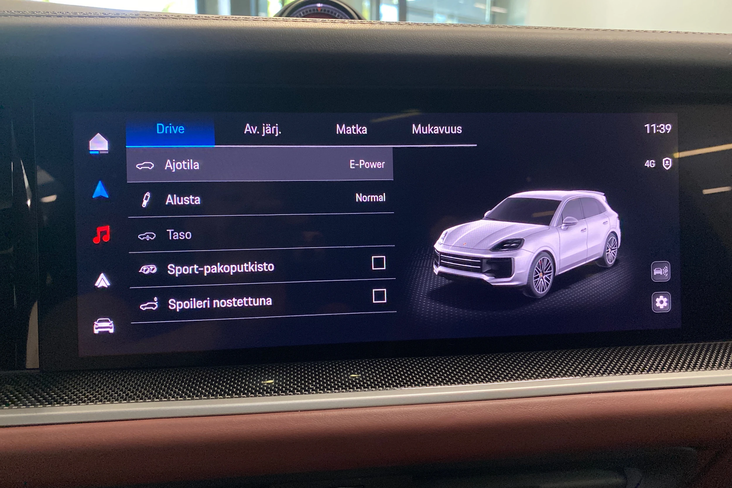 met. musta Porsche Cayenne 2024 kuva 20.