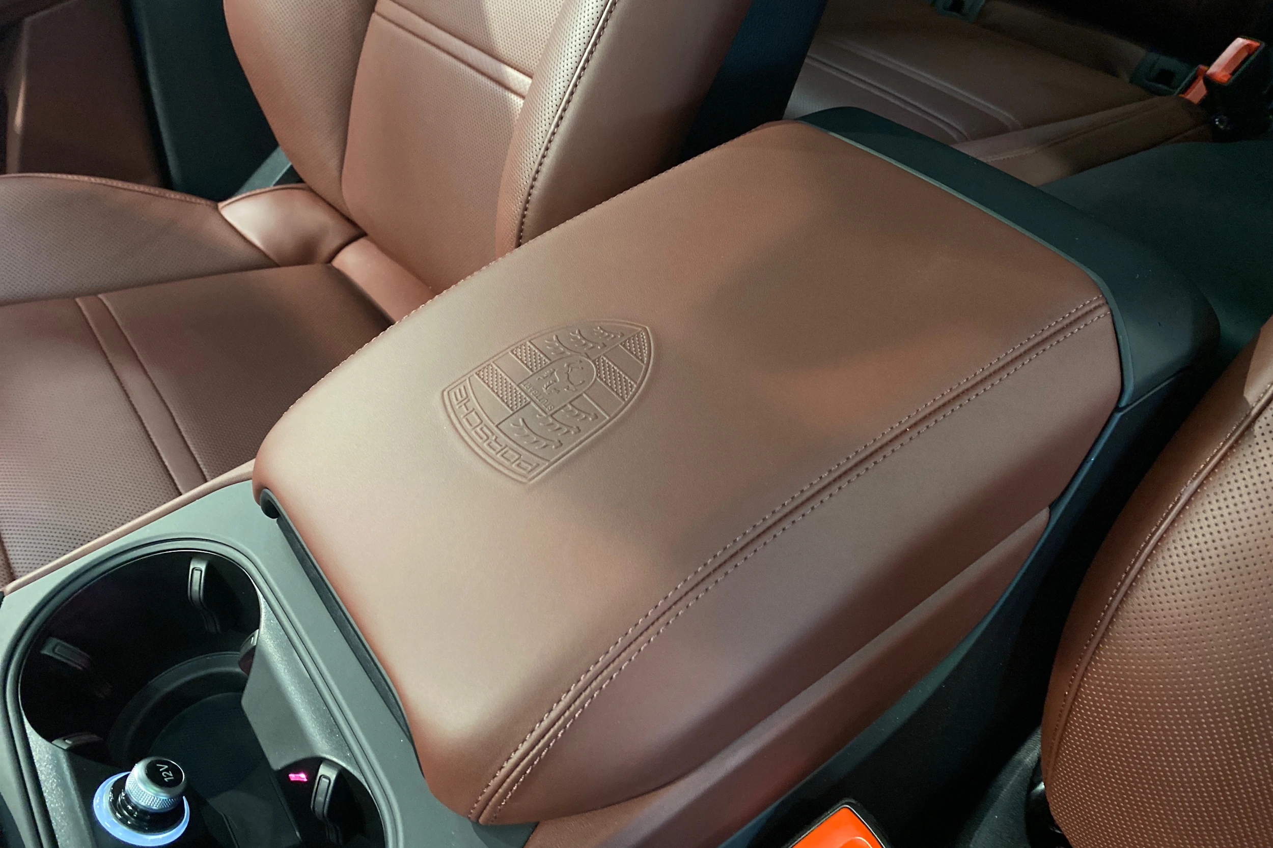 met. musta Porsche Cayenne 2024 kuva 22.
