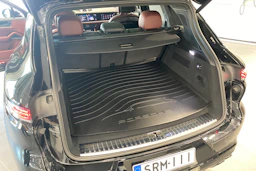 met. musta Porsche Cayenne 2024 kuva 24.