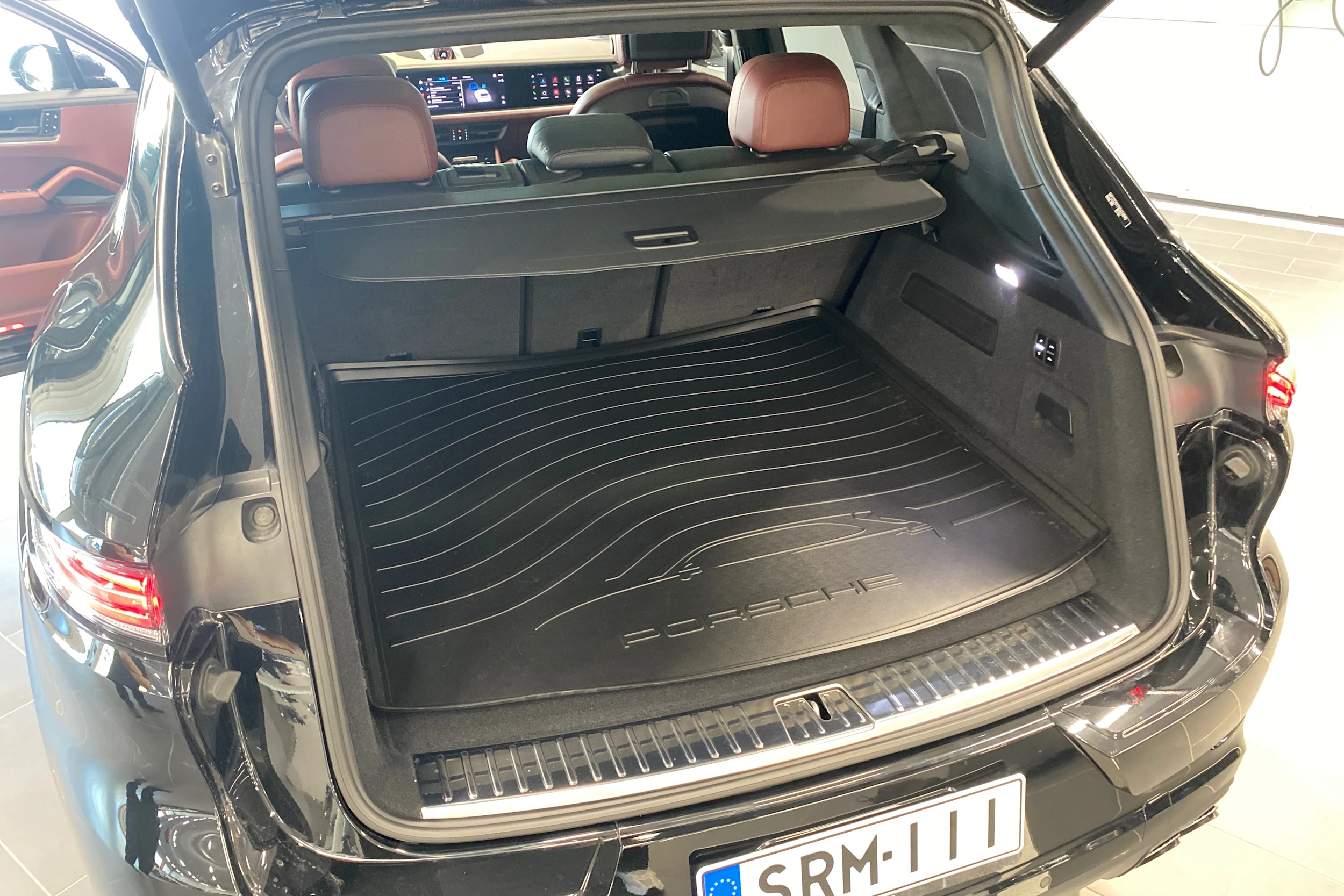met. musta Porsche Cayenne 2024 kuva 24.