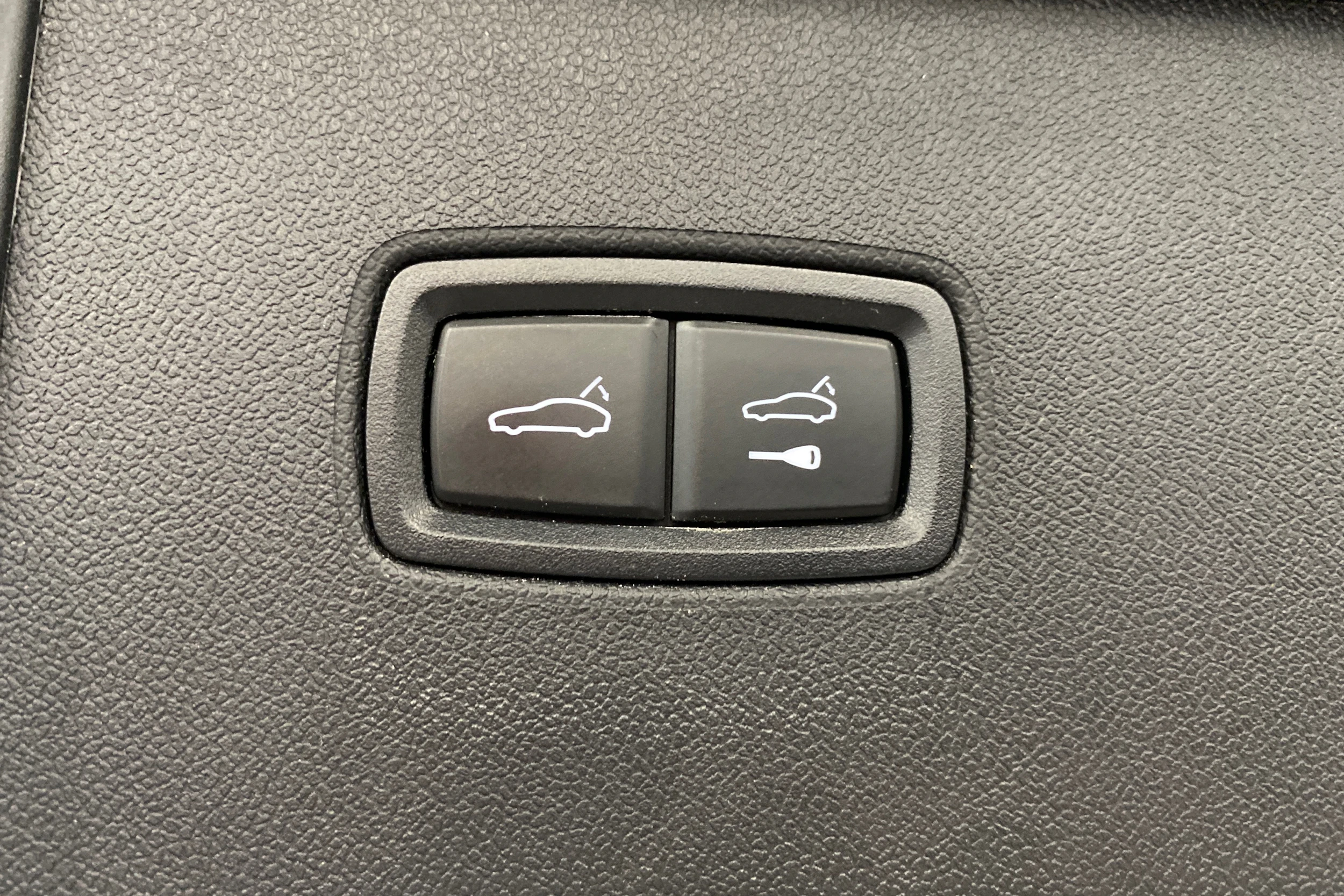 met. musta Porsche Cayenne 2024 kuva 26.