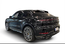 musta Porsche Cayenne 2024 kuva 2.