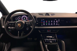 musta Porsche Cayenne 2024 kuva 7.