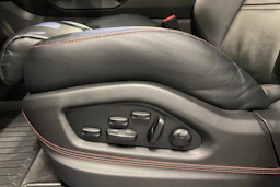 musta Porsche Cayenne 2024 kuva 11.