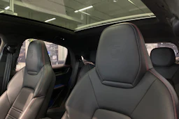 musta Porsche Cayenne 2024 kuva 14.