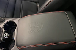 musta Porsche Cayenne 2024 kuva 15.