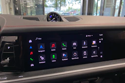 musta Porsche Cayenne 2024 kuva 16.
