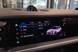 musta Porsche Cayenne 2024 kuva 17.