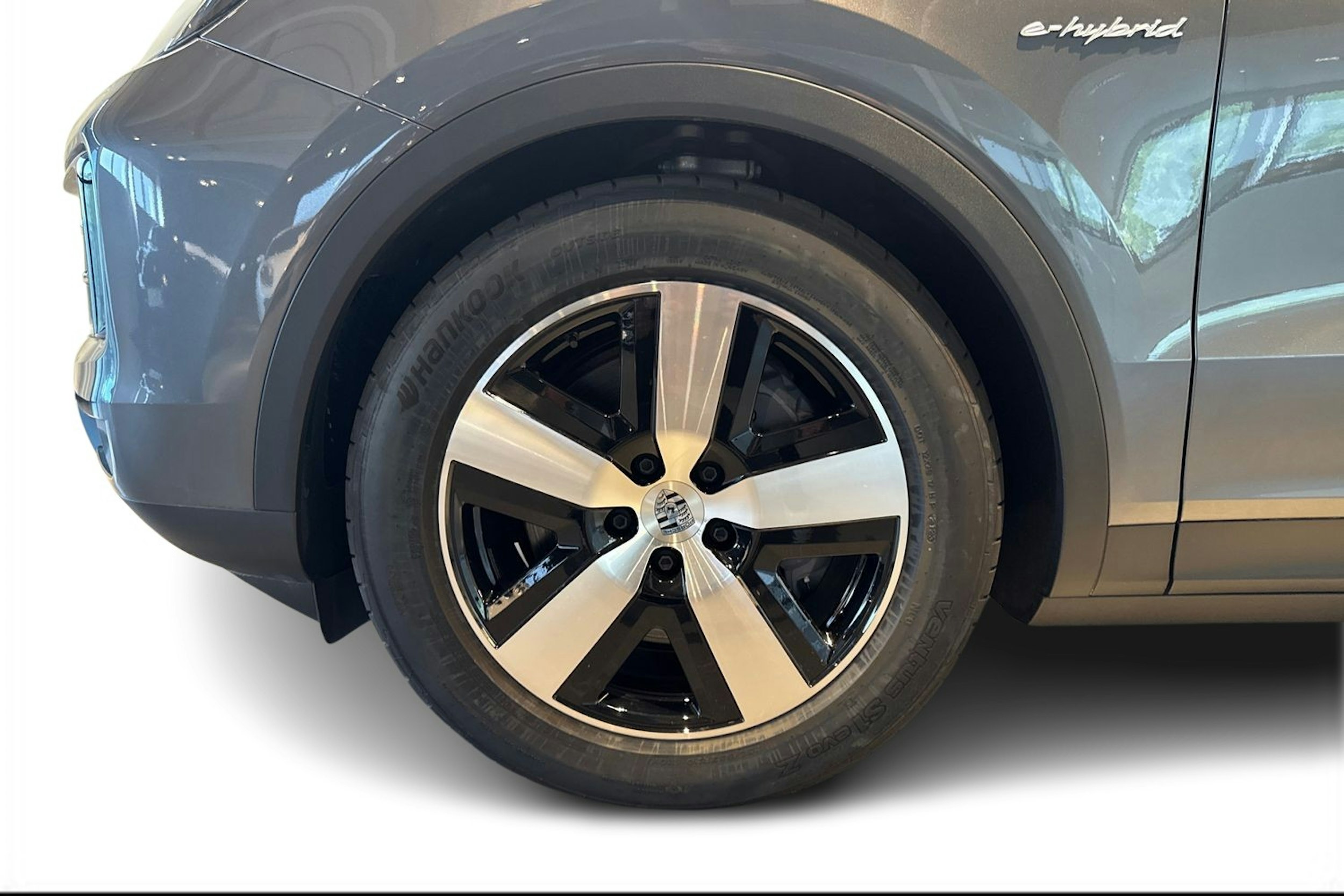 harmaa Porsche Cayenne 2024 kuva 9.