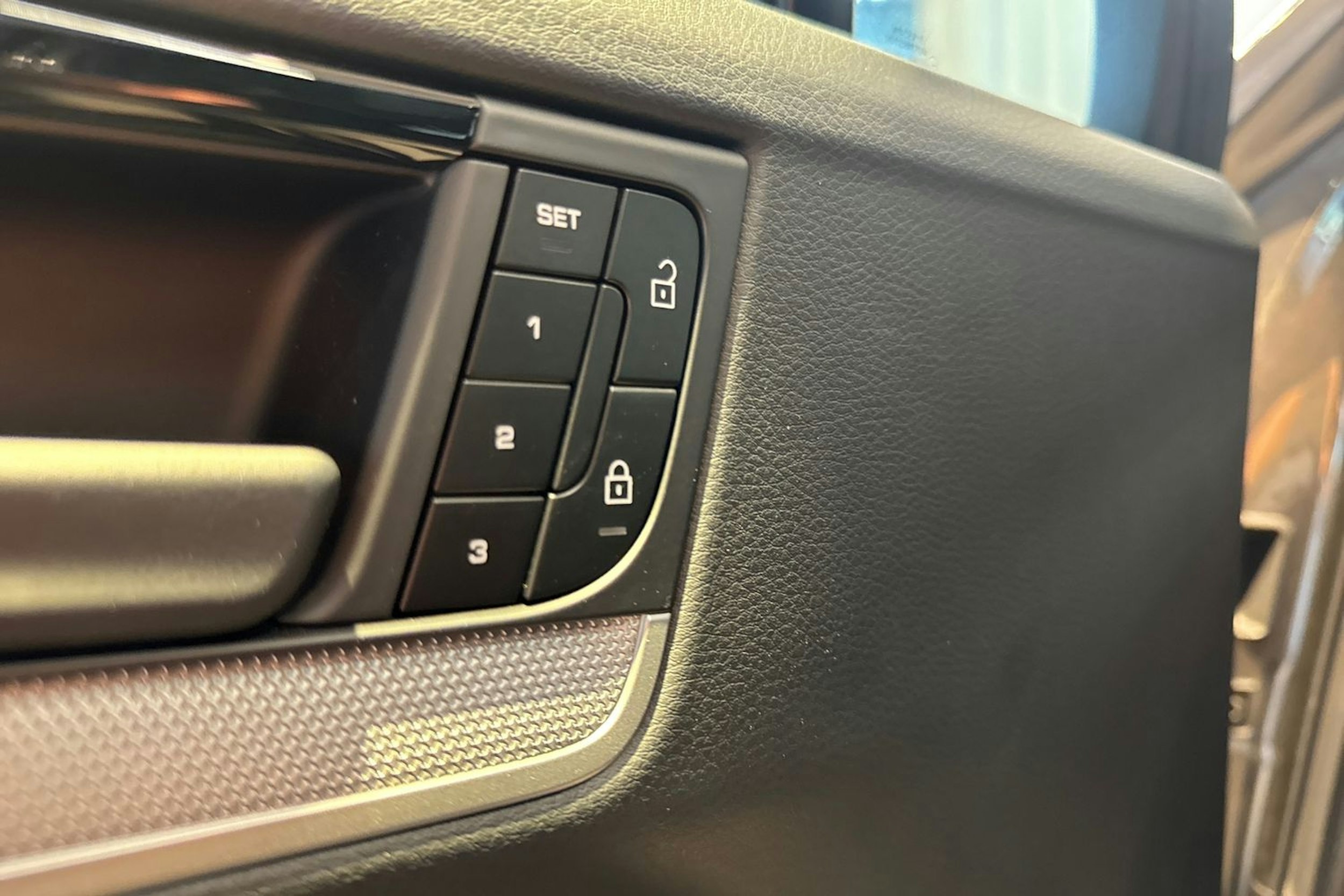harmaa Porsche Cayenne 2024 kuva 10.