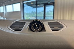 harmaa Porsche Cayenne 2024 kuva 14.