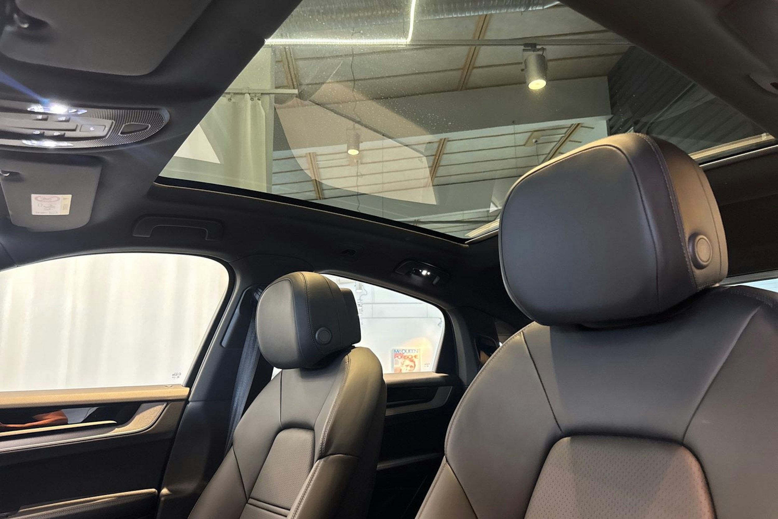 harmaa Porsche Cayenne 2024 kuva 15.