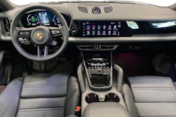 met. harmaa Porsche Cayenne 2024 kuva 7.
