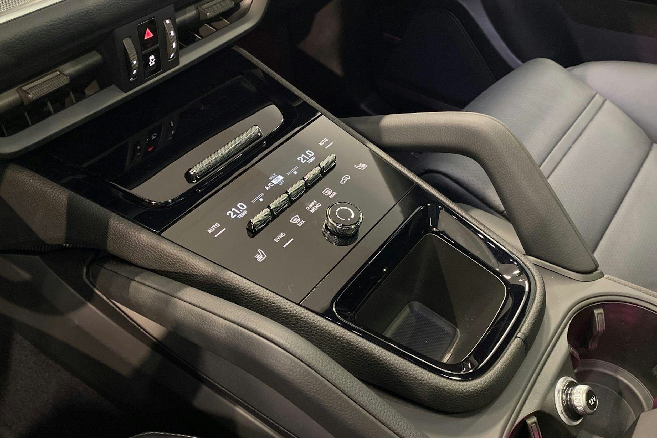 met. harmaa Porsche Cayenne 2024 kuva 12.