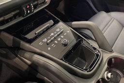 met. harmaa Porsche Cayenne 2024 kuva 12.