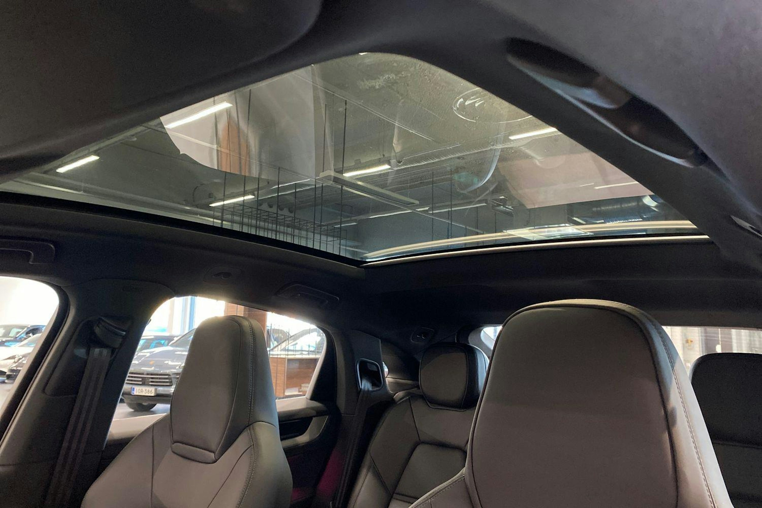 met. harmaa Porsche Cayenne 2024 kuva 19.