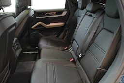 sininen Porsche Cayenne 2024 kuva 8.