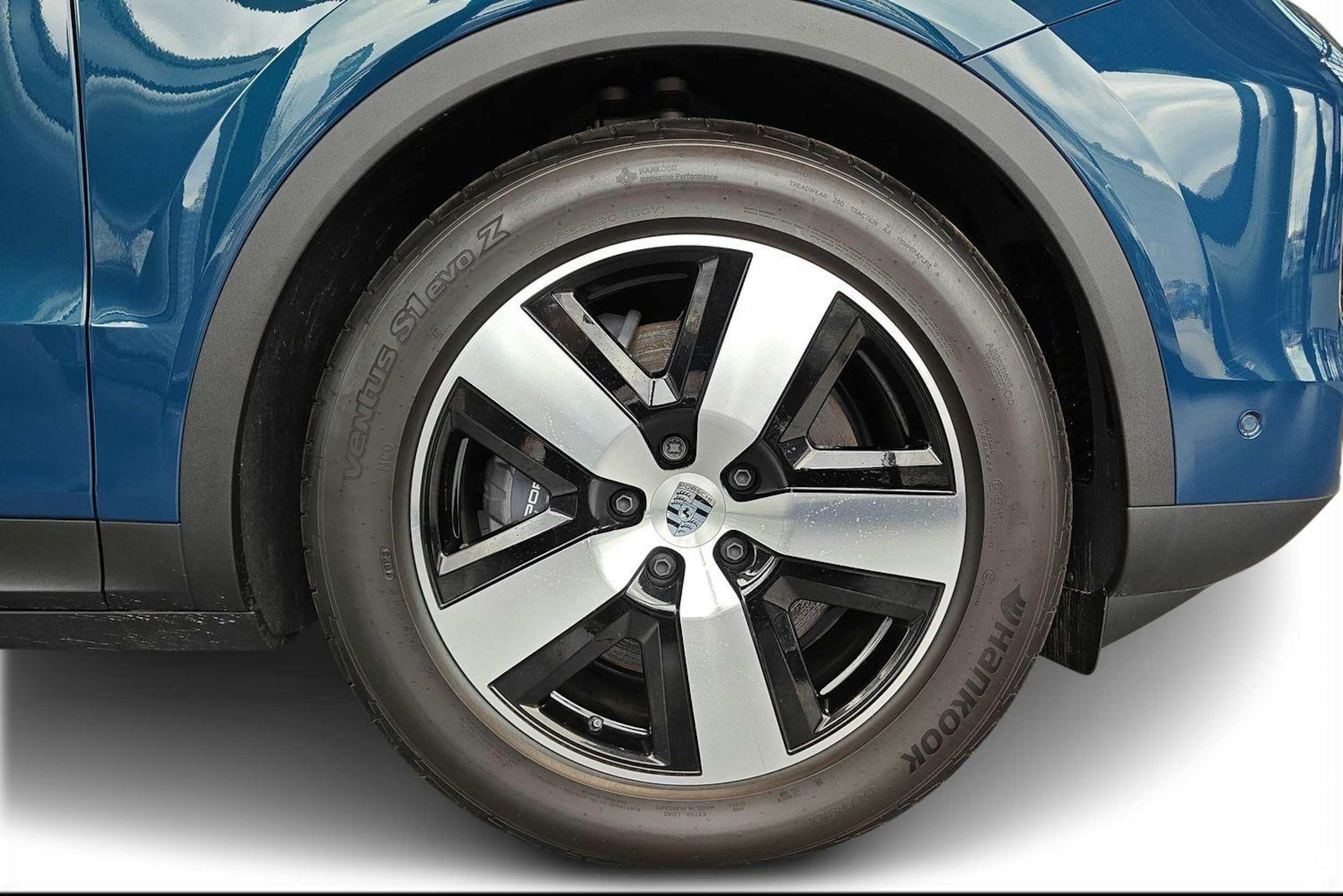 sininen Porsche Cayenne 2024 kuva 9.