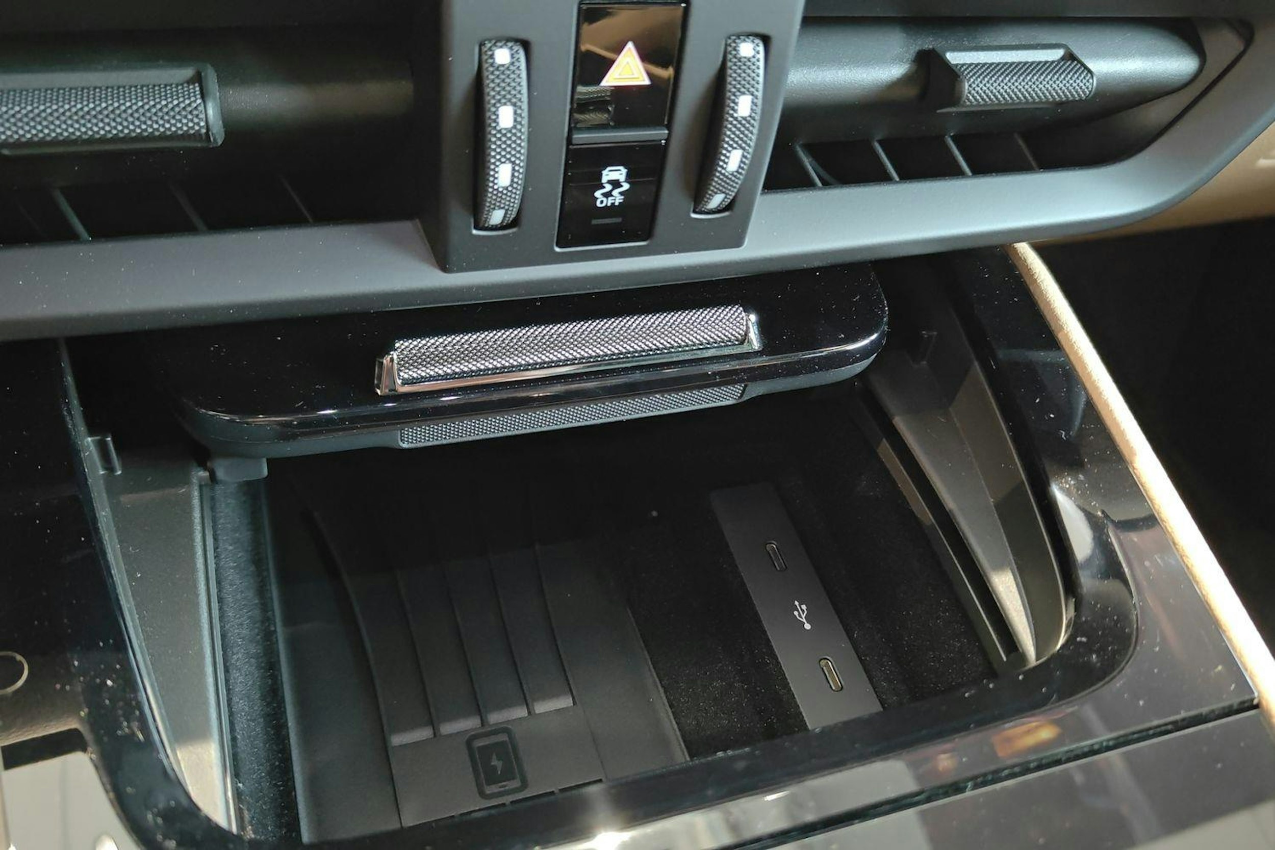 sininen Porsche Cayenne 2024 kuva 11.