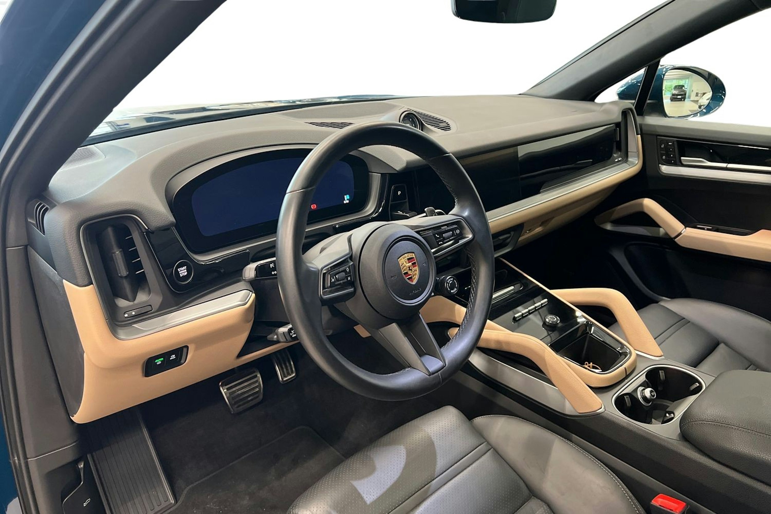Sininen Porsche Cayenne 2024 kuva 6.
