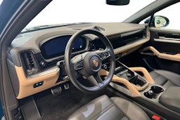 Sininen Porsche Cayenne 2024 kuva 6.