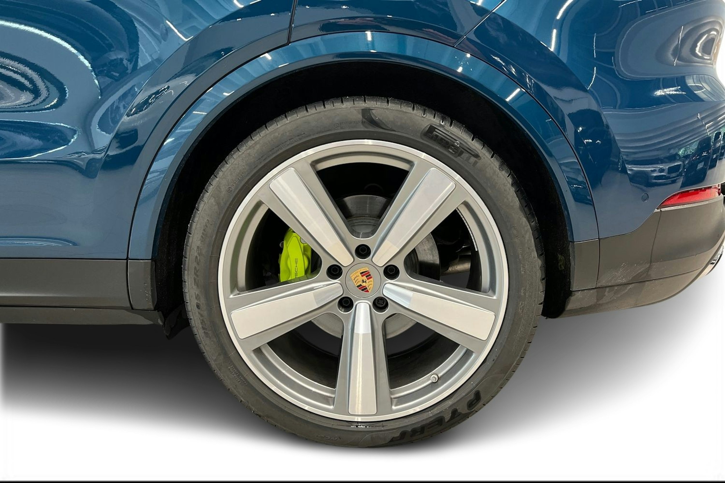 Sininen Porsche Cayenne 2024 kuva 8.