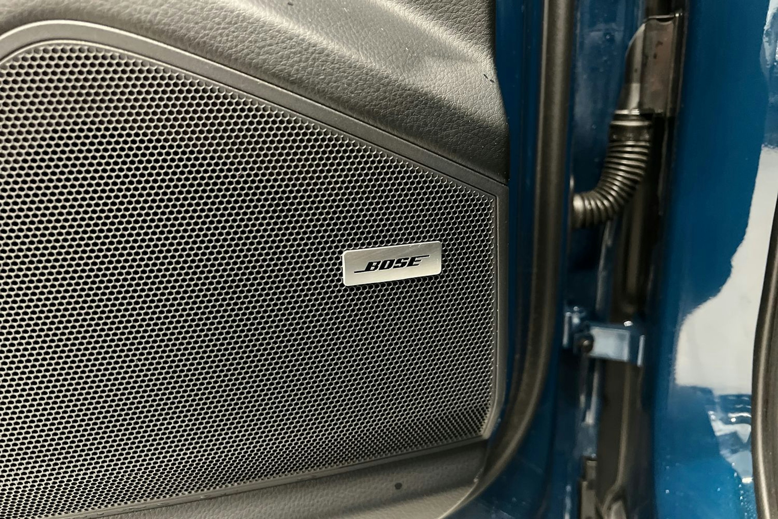 Sininen Porsche Cayenne 2024 kuva 9.