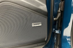Sininen Porsche Cayenne 2024 kuva 9.