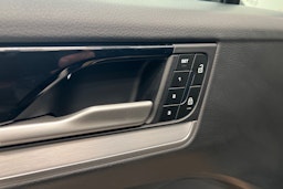 Sininen Porsche Cayenne 2024 kuva 10.