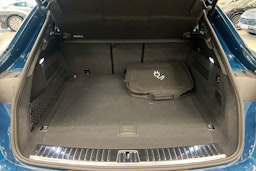 Sininen Porsche Cayenne 2024 kuva 11.