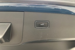 Sininen Porsche Cayenne 2024 kuva 12.
