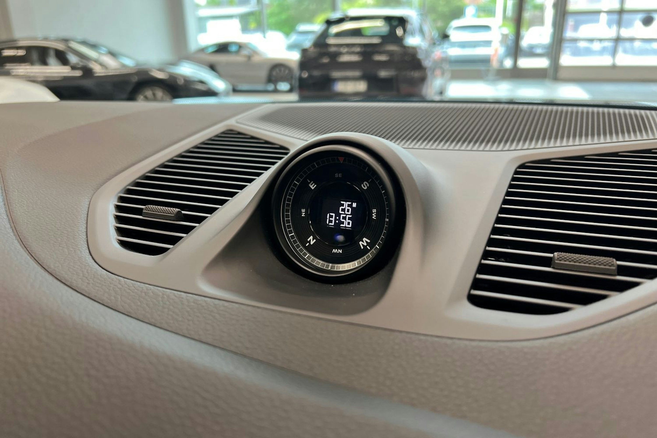 Sininen Porsche Cayenne 2024 kuva 13.