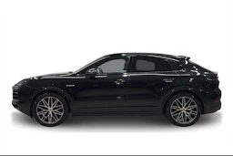 musta Porsche Cayenne 2024 kuva 5.