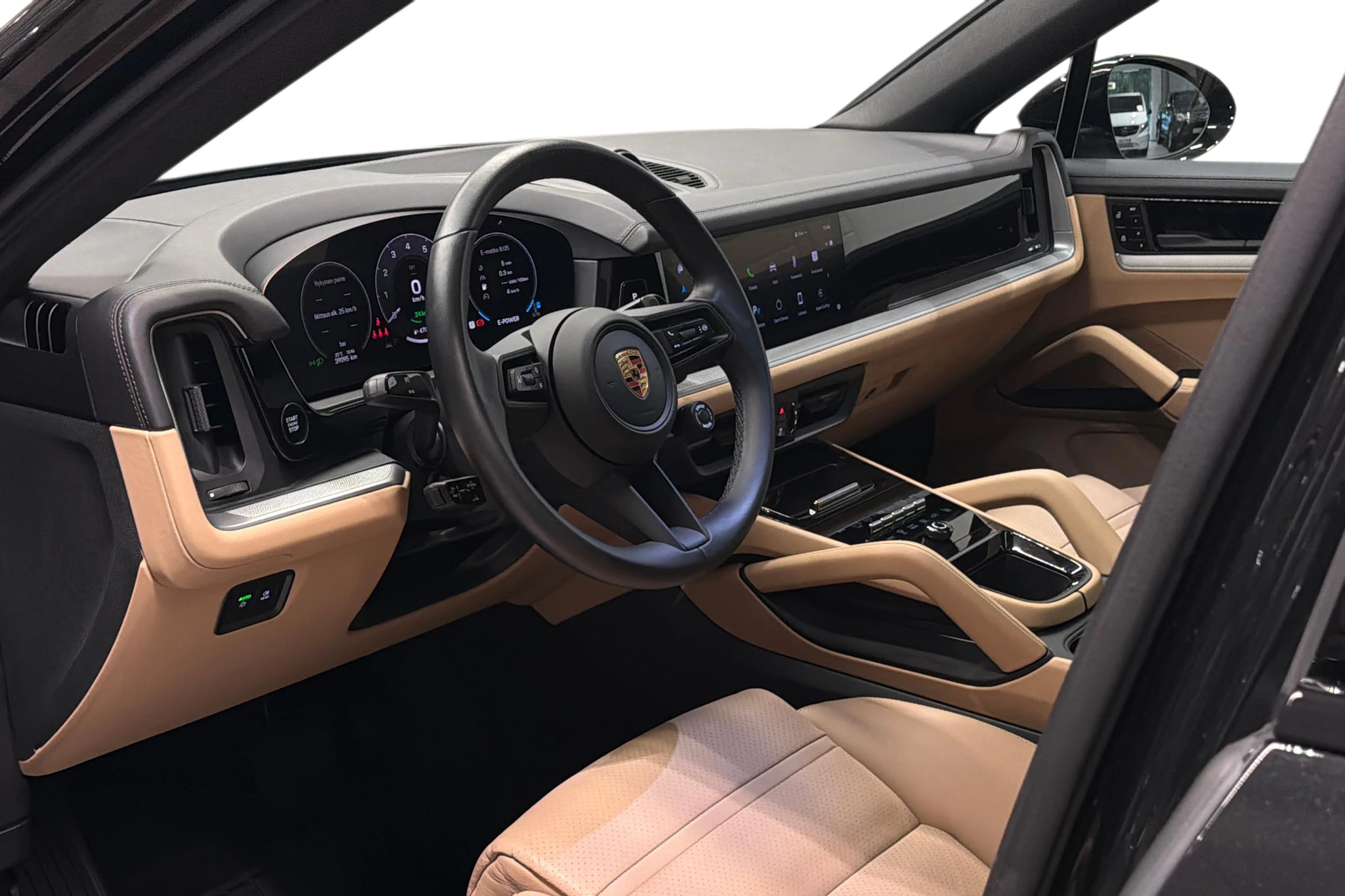 musta Porsche Cayenne 2024 kuva 6.
