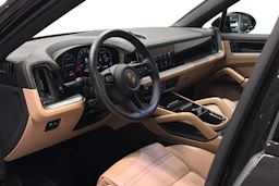 musta Porsche Cayenne 2024 kuva 6.