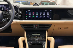 musta Porsche Cayenne 2024 kuva 9.