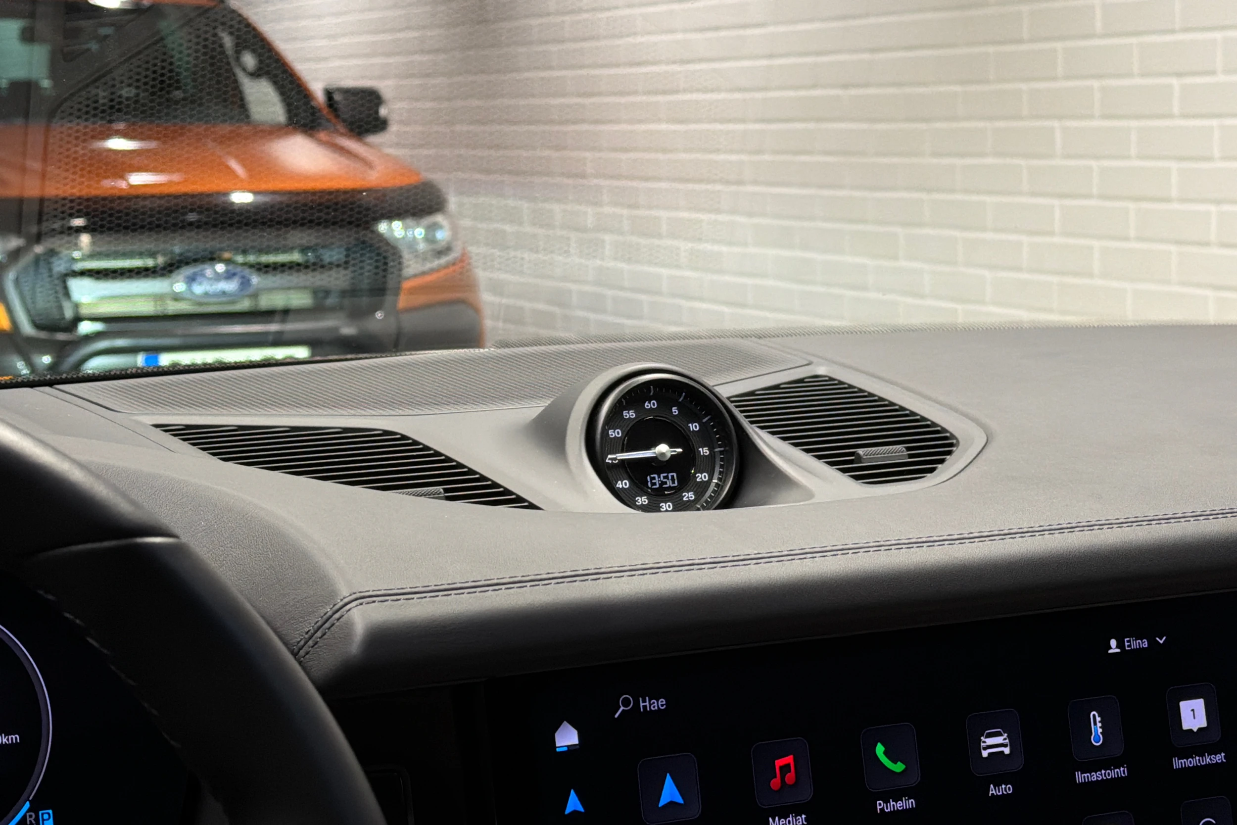 musta Porsche Cayenne 2024 kuva 11.