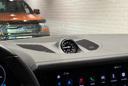musta Porsche Cayenne 2024 kuva 11.