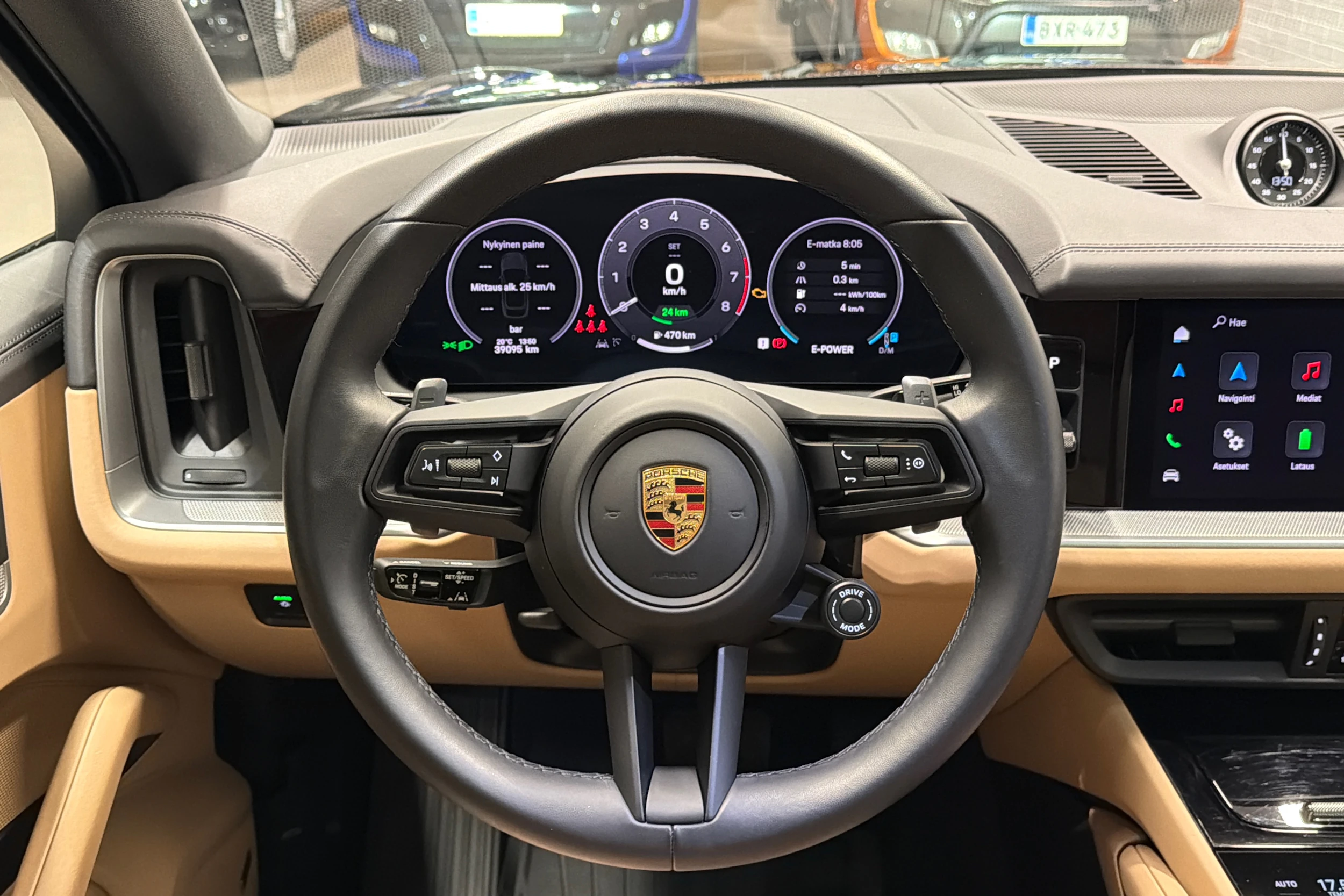 musta Porsche Cayenne 2024 kuva 12.