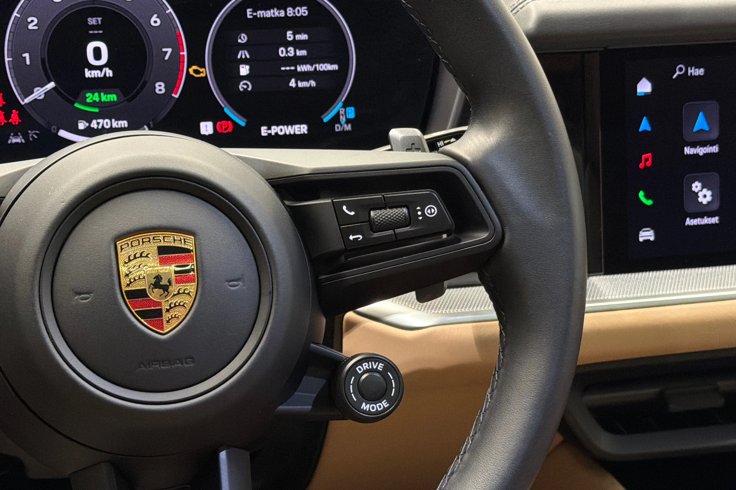 musta Porsche Cayenne 2024 kuva 14.