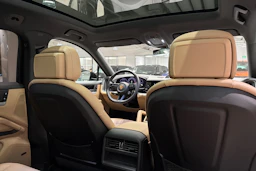 musta Porsche Cayenne 2024 kuva 21.
