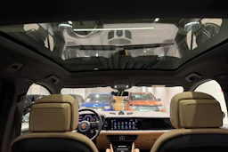 musta Porsche Cayenne 2024 kuva 23.