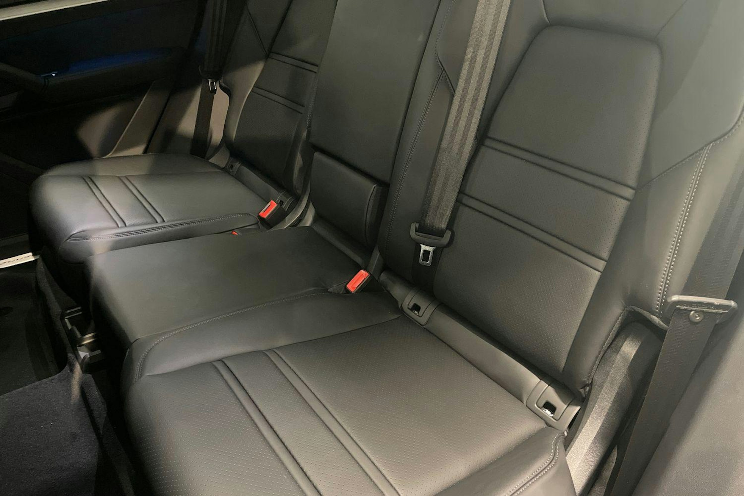 sininen Porsche Cayenne 2025 kuva 8.