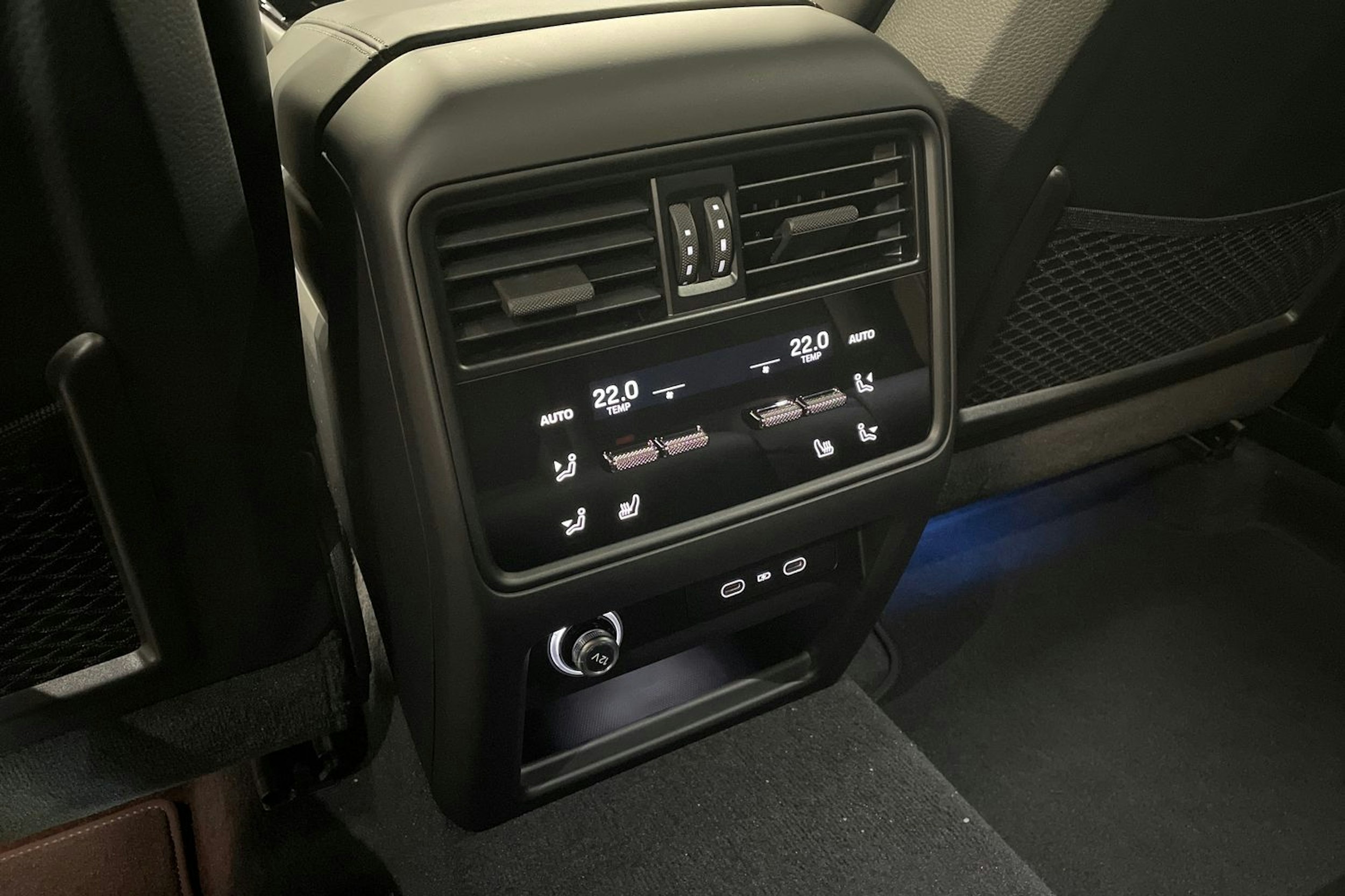 sininen Porsche Cayenne 2025 kuva 10.